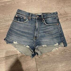 Abercrombie curve love mom shorts
